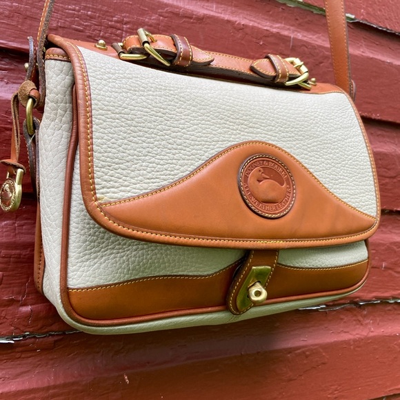 Dooney & Bourke Vintage Bone & British Tan Leather Carrier Shoulder Bag - Picture 14 of 16